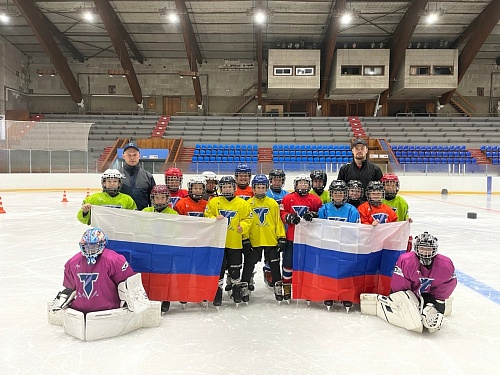 Сегодня, ко Дню государственного флага Российской Федерации в спортивной школе «Каскад» состоялись следующие мероприятия